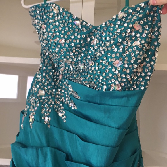 Emerald Green Formal Dress - Picture 2 of 8